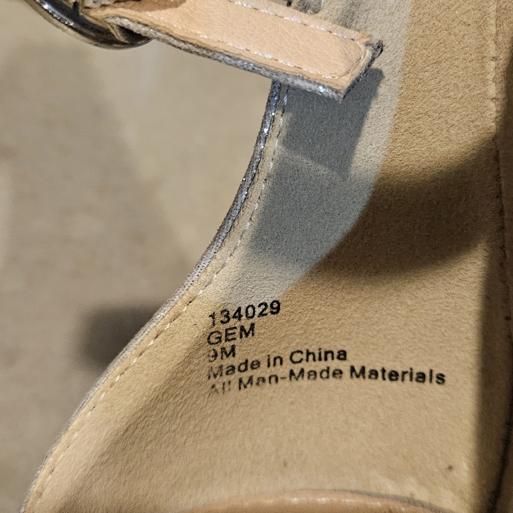 Maripe Silver Sparkley‎ Pumps. - Picture 6 of 8